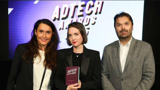 Image d'illustration de l'actualité DOOH aéroportuaire : Le Printemps remporte un AdTech Award !