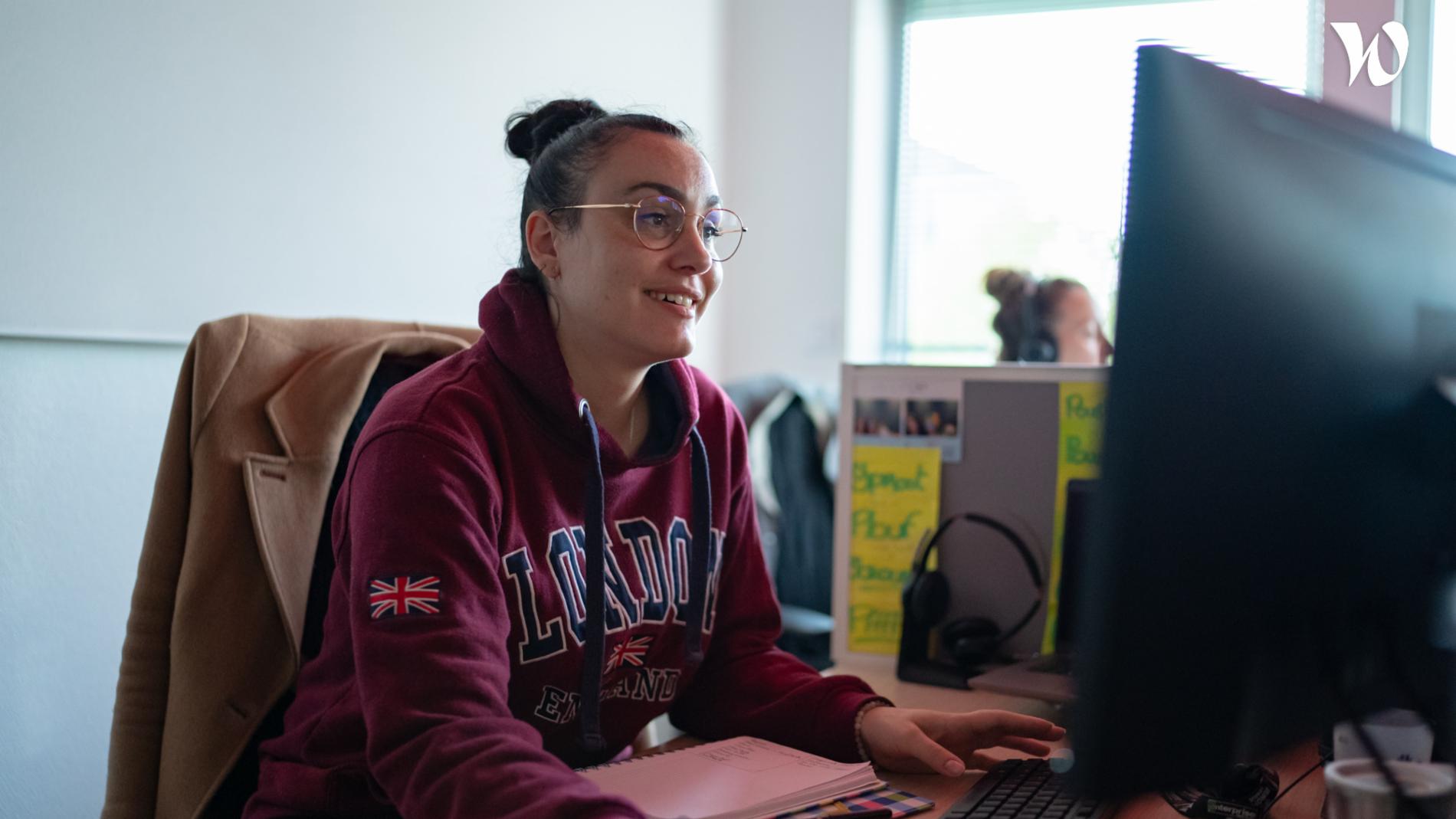 Image d'illustration du métier Conseiller(ère) assistance clientèle